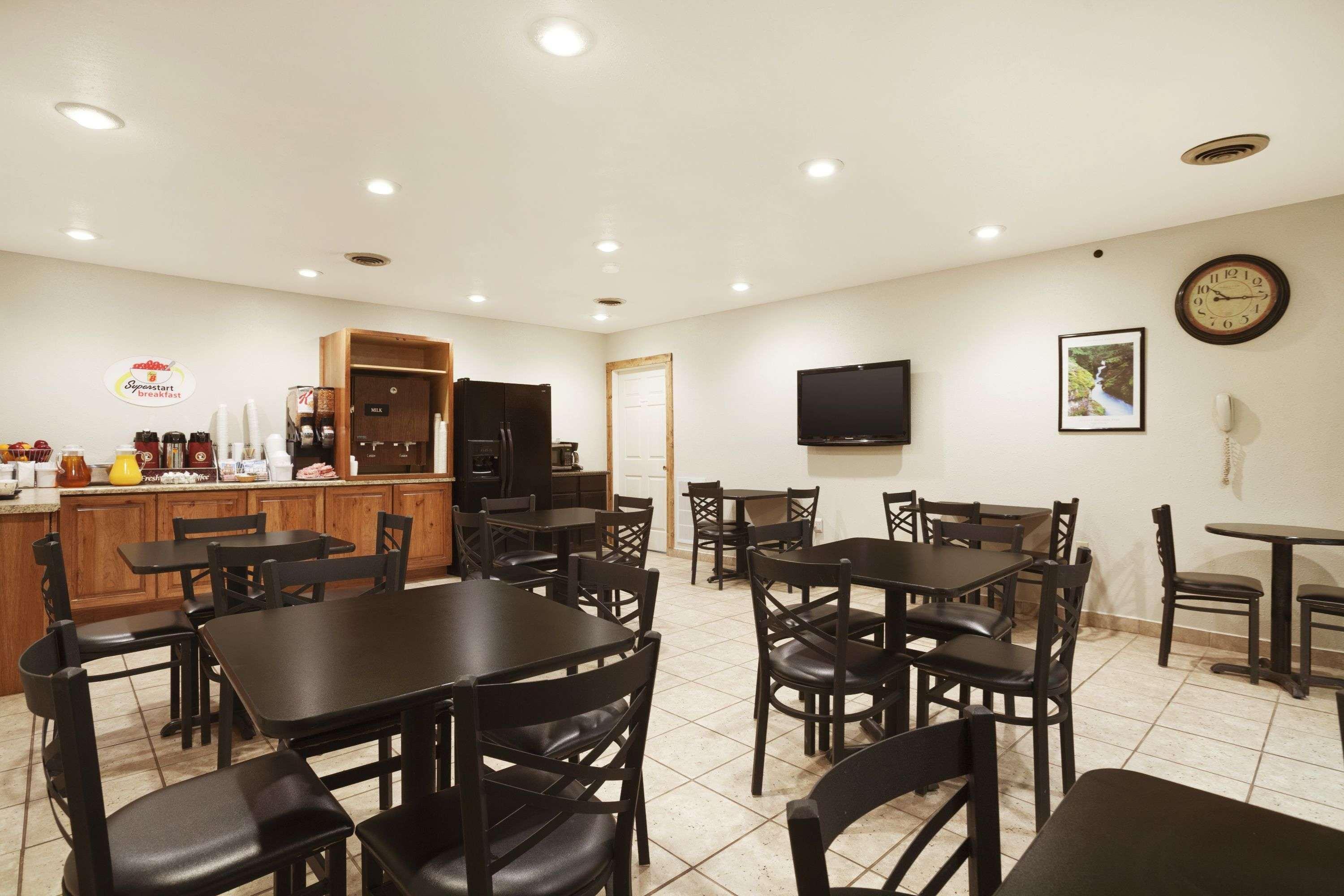 Hotel Super 8 By Wyndham Williston Nd Exterior foto